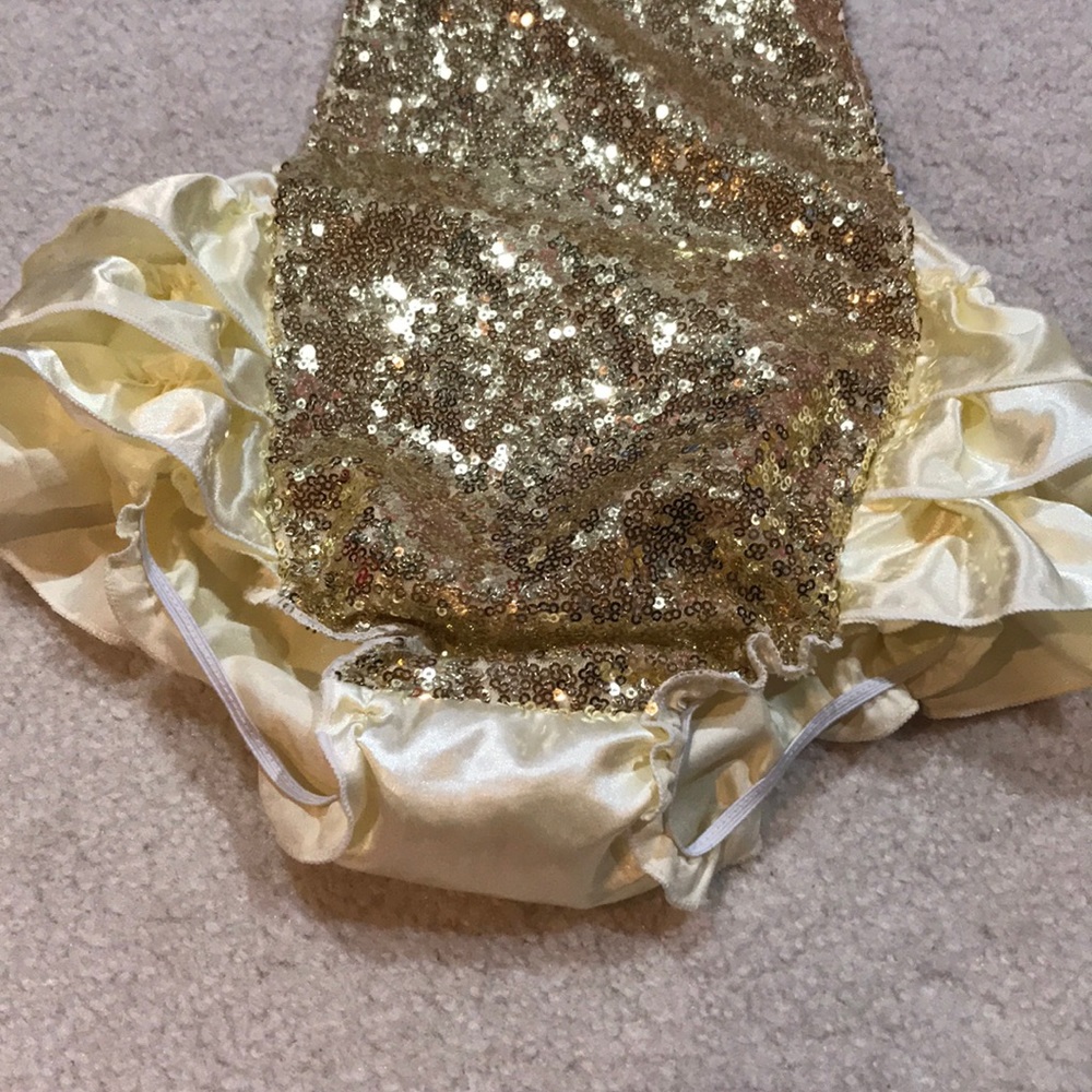 Fancy suit - Picture 3 of 5